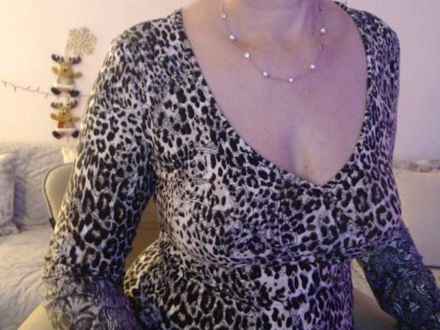 goodSnowQueen's BongaCams show and profile