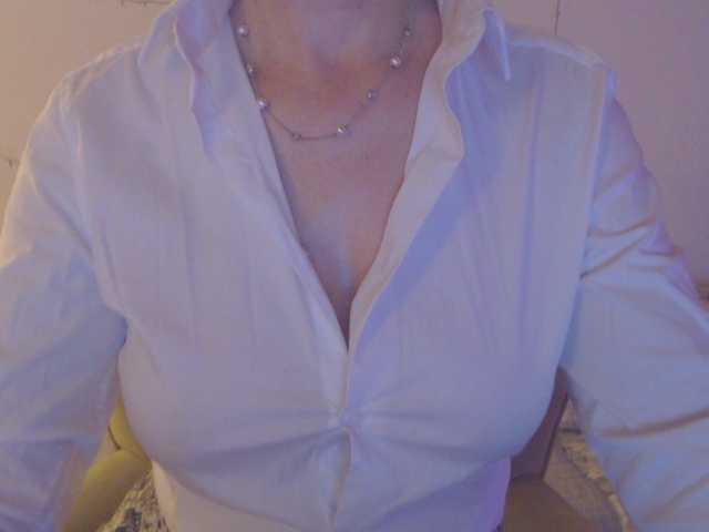 goodSnowQueen's BongaCams show and profile