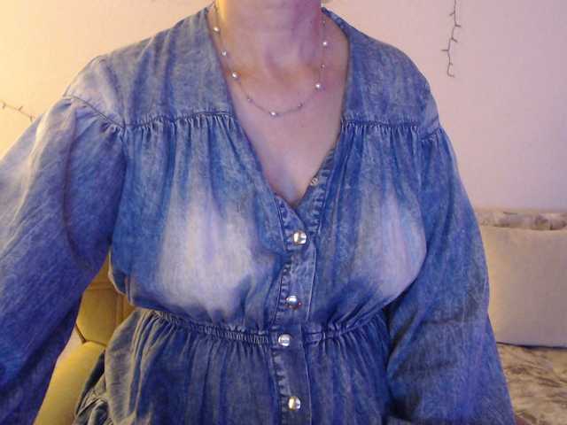 goodSnowQueen's BongaCams show and profile