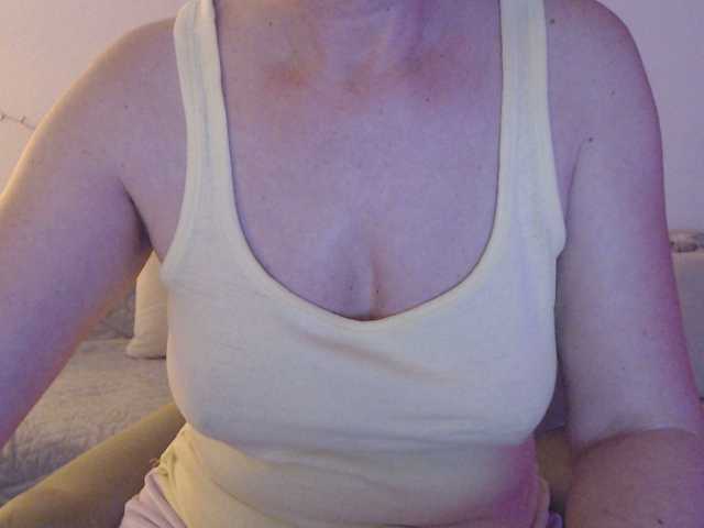 goodSnowQueen's BongaCams show and profile