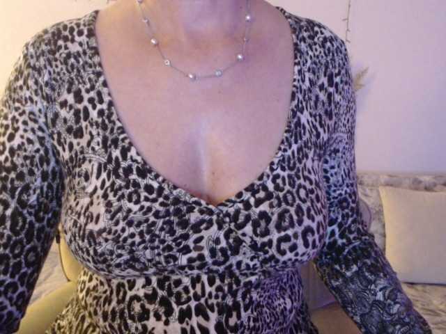 goodSnowQueen's BongaCams show and profile