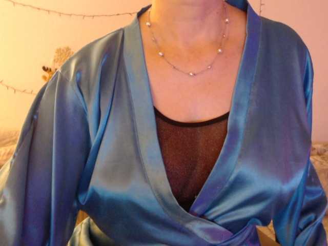 goodSnowQueen's BongaCams show and profile