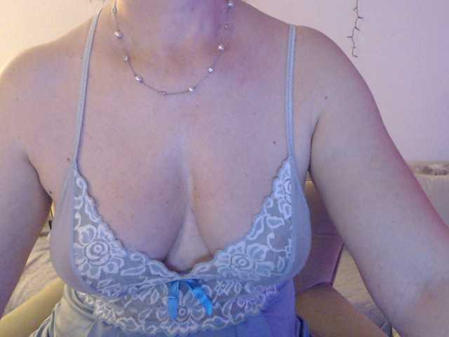 goodSnowQueen's BongaCams show and profile