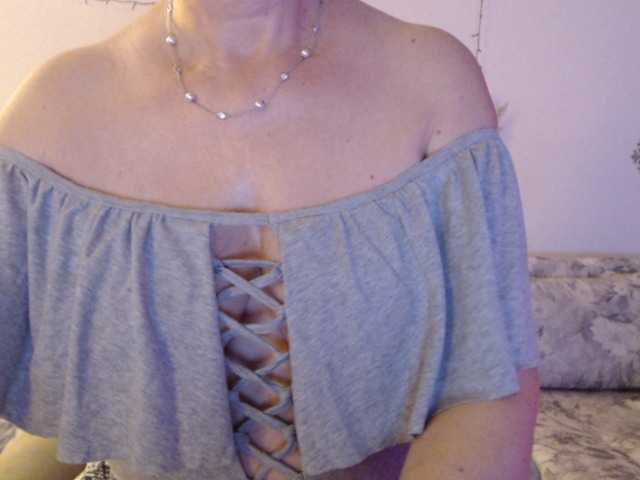 goodSnowQueen's BongaCams show and profile