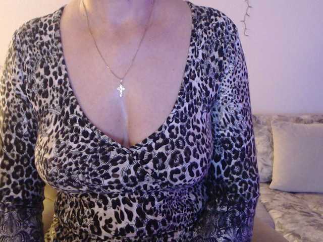 goodSnowQueen's BongaCams show and profile