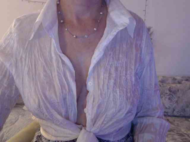 goodSnowQueen webcam