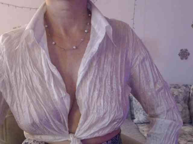 goodSnowQueen webcam