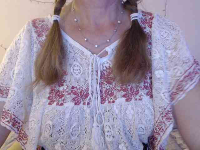 goodSnowQueen webcam