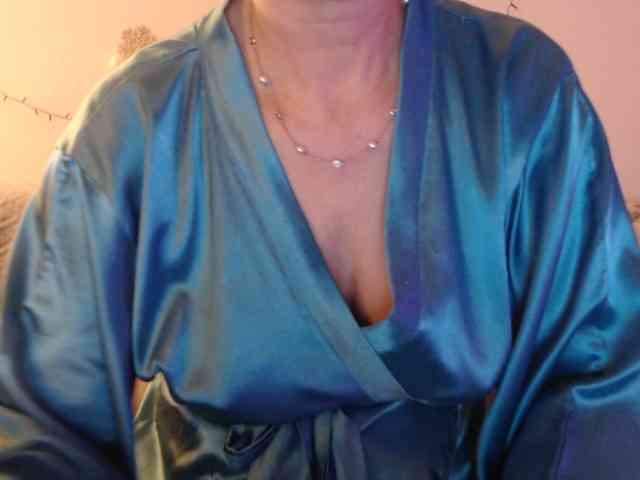 goodSnowQueen webcam