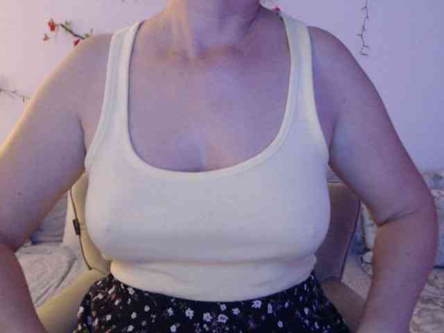 goodSnowQueen webcam