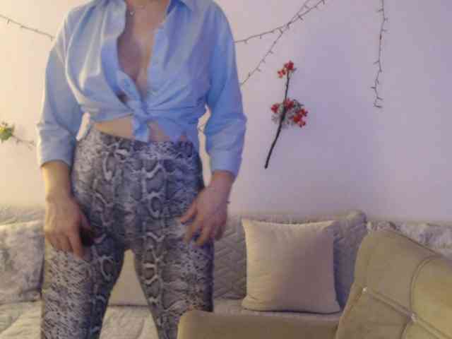 goodSnowQueen webcam