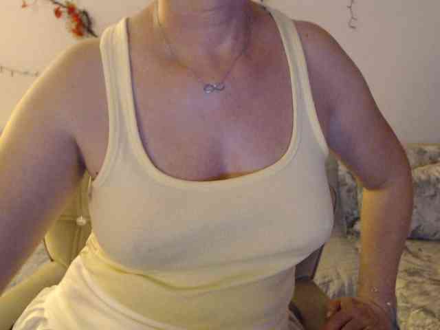 goodSnowQueen webcam