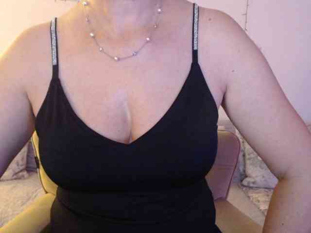 goodSnowQueen webcam