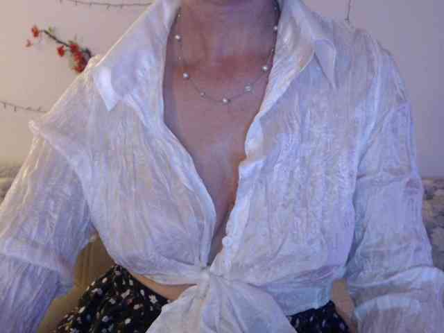 goodSnowQueen webcam