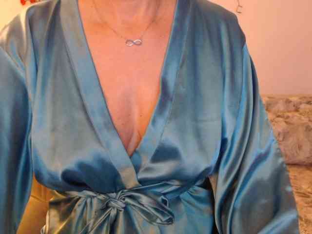 goodSnowQueen webcam