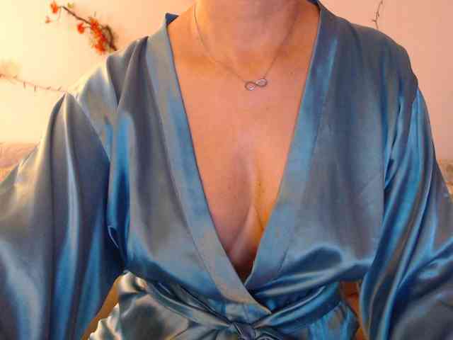 goodSnowQueen webcam