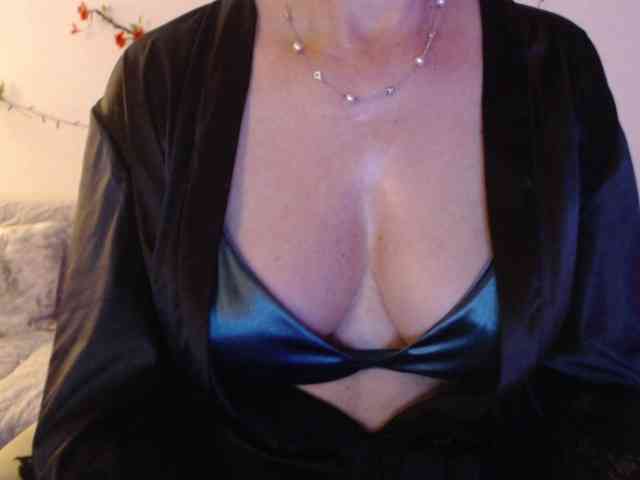 goodSnowQueen webcam