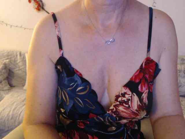 goodSnowQueen webcam