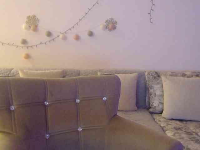 goodSnowQueen webcam