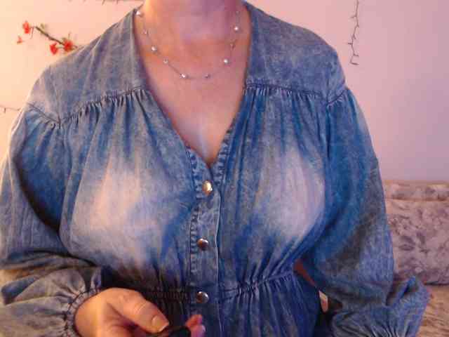 goodSnowQueen webcam