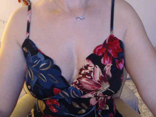 goodSnowQueen webcam