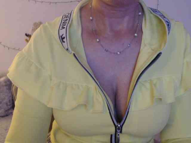 goodSnowQueen webcam