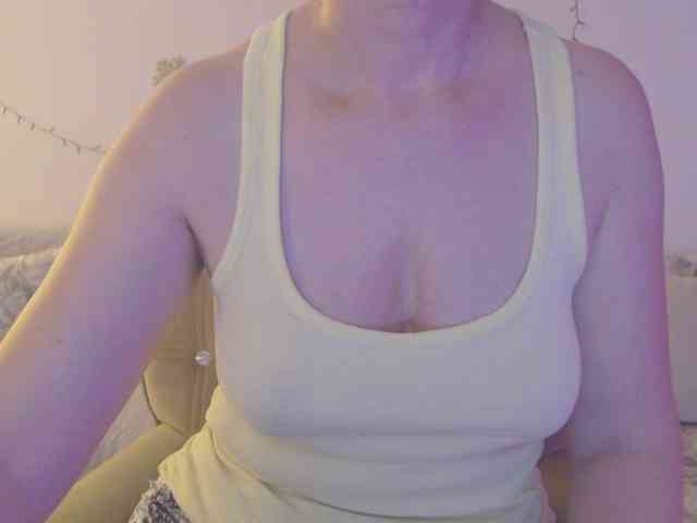 goodSnowQueen webcam