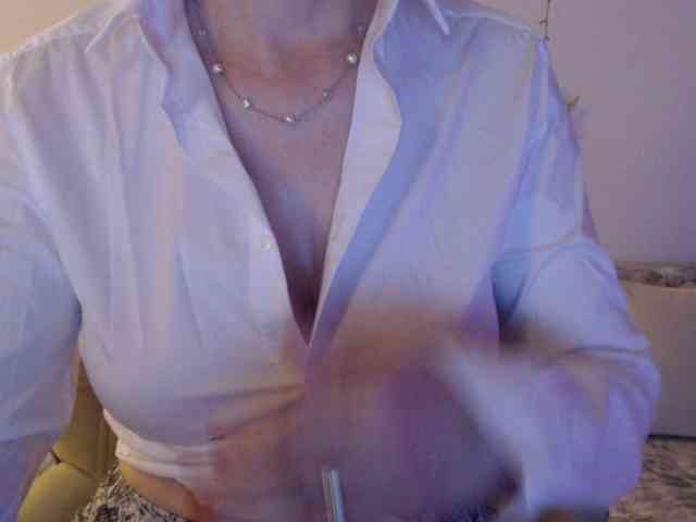 goodSnowQueen webcam