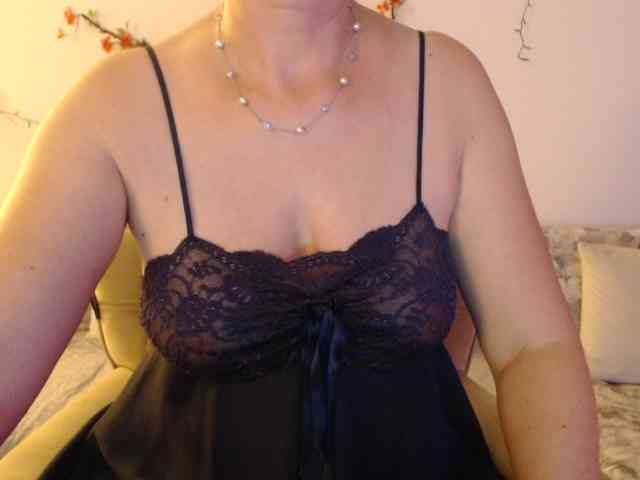 goodSnowQueen webcam