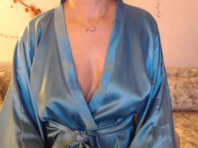 goodSnowQueen webcam