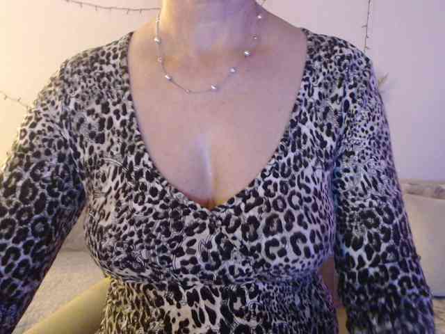 goodSnowQueen webcam