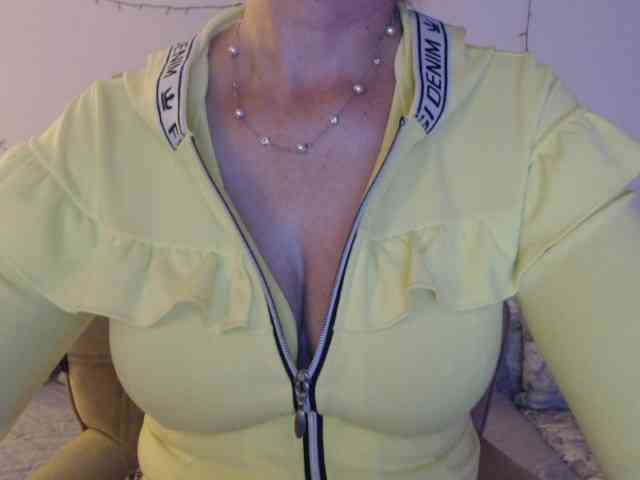 goodSnowQueen webcam