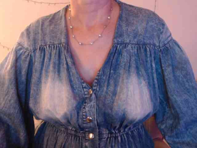 goodSnowQueen webcam