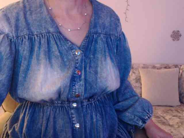 goodSnowQueen webcam