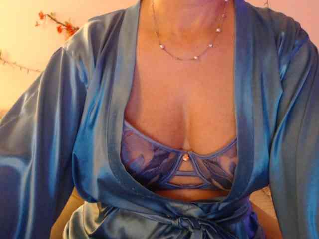 goodSnowQueen webcam