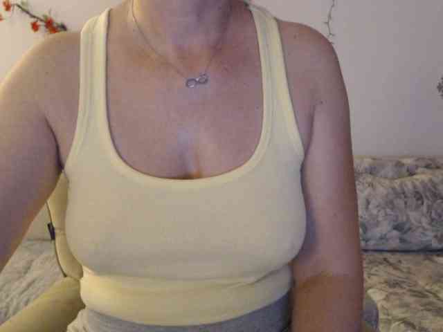 goodSnowQueen webcam