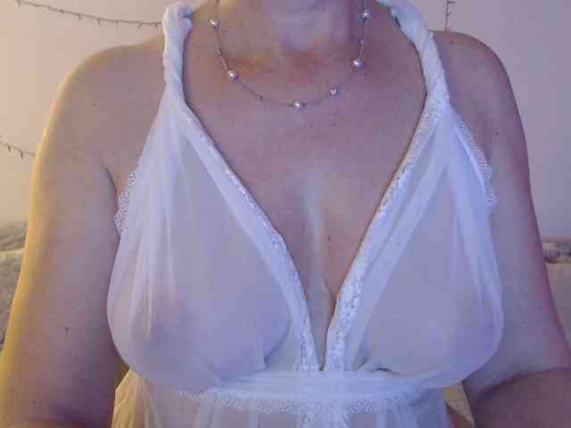 goodSnowQueen webcam