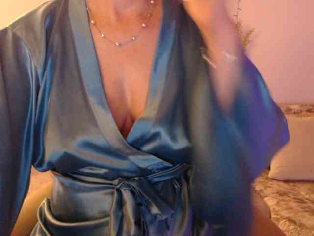 goodSnowQueen webcam