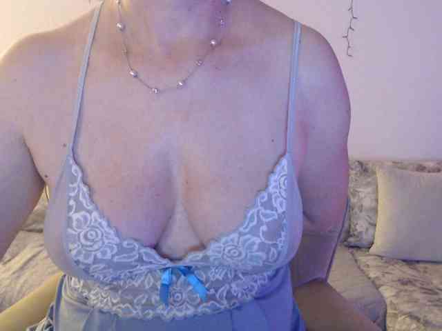 goodSnowQueen webcam