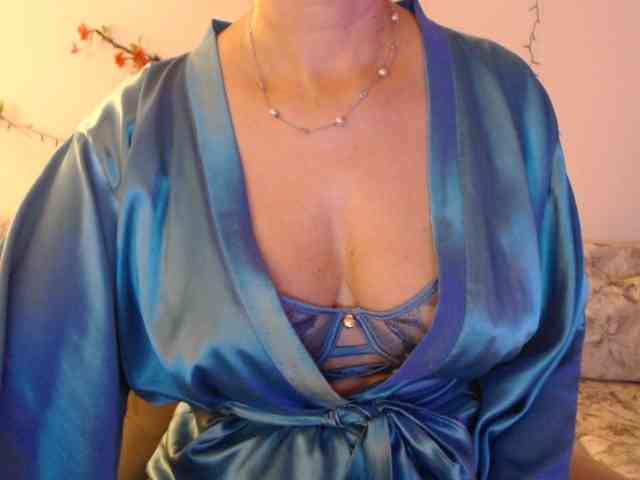 goodSnowQueen webcam