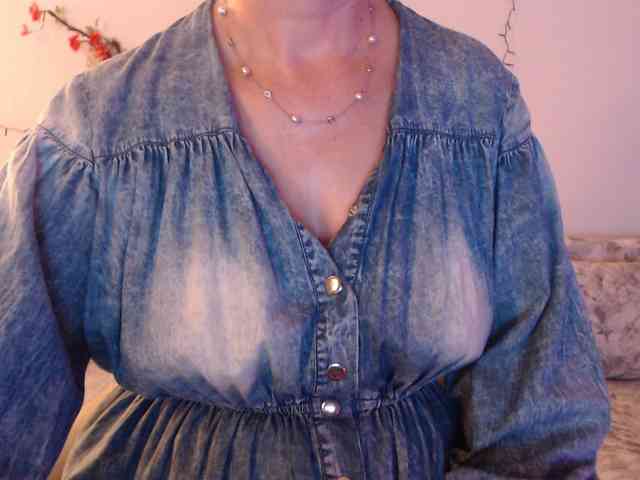 goodSnowQueen webcam