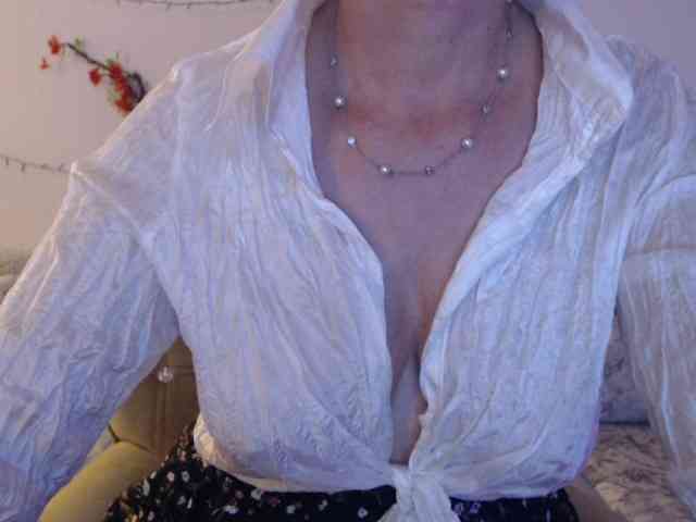 goodSnowQueen webcam