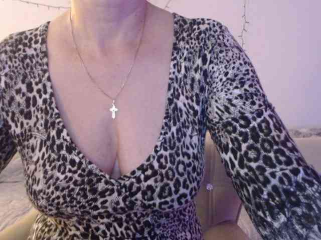 goodSnowQueen webcam