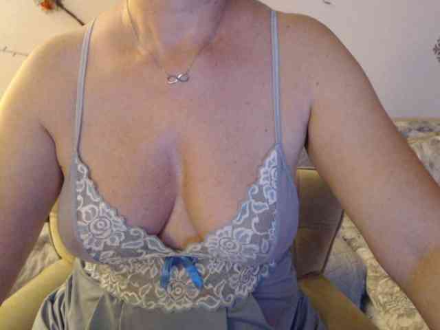 goodSnowQueen webcam