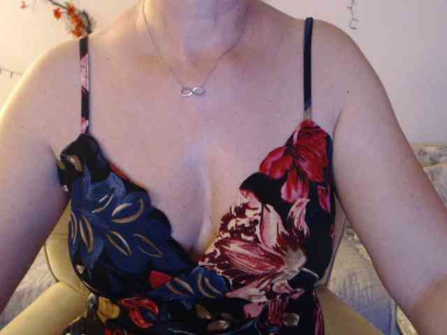 goodSnowQueen webcam