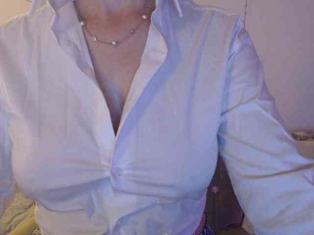 goodSnowQueen webcam