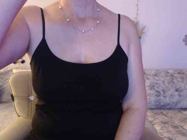 goodSnowQueen webcam