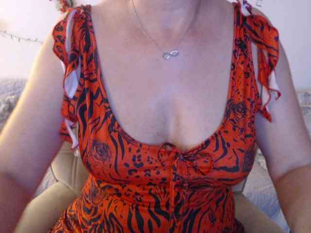 goodSnowQueen webcam