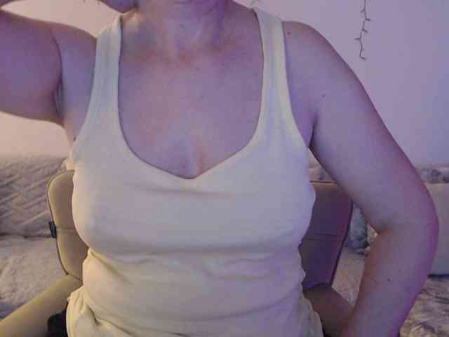 goodSnowQueen webcam