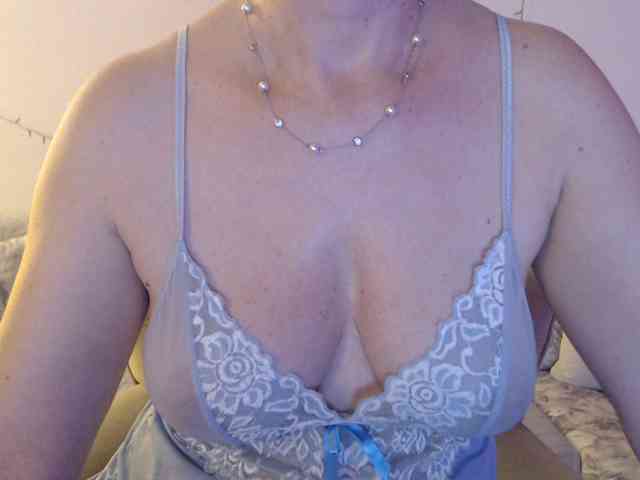 goodSnowQueen webcam